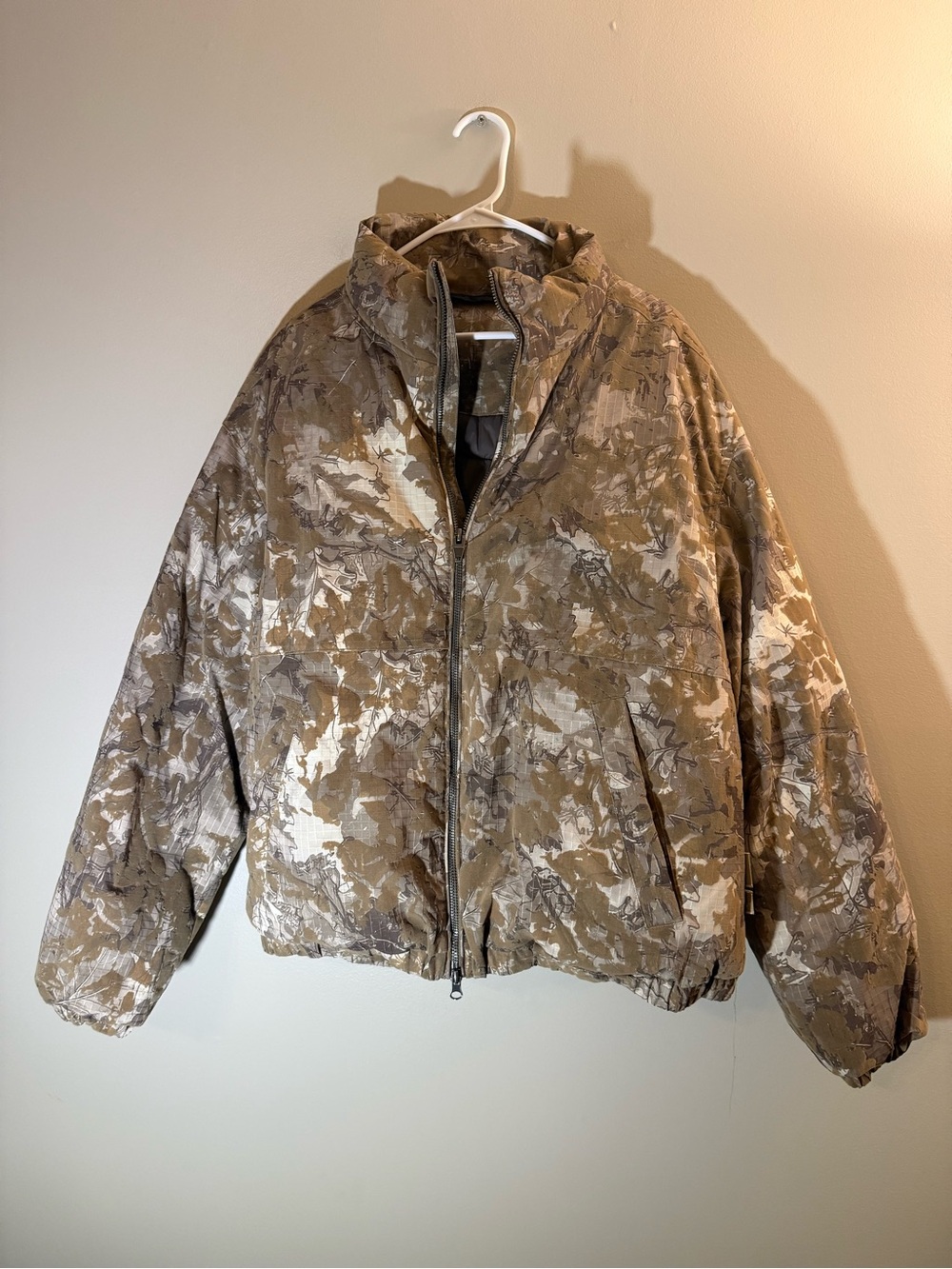 Zara Men’s Tan & White Camouflage Puffer Jacket Size Large